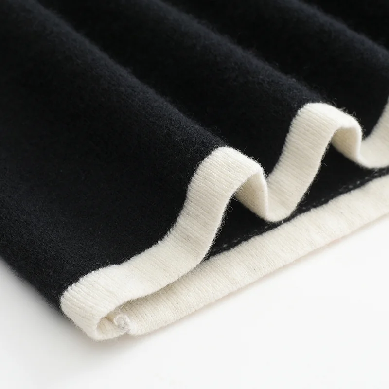 100% Cashmere, Cashmere crew-neck sweater — Black, 14–15.5µm, Cashmere Garment / Women — detail view 3