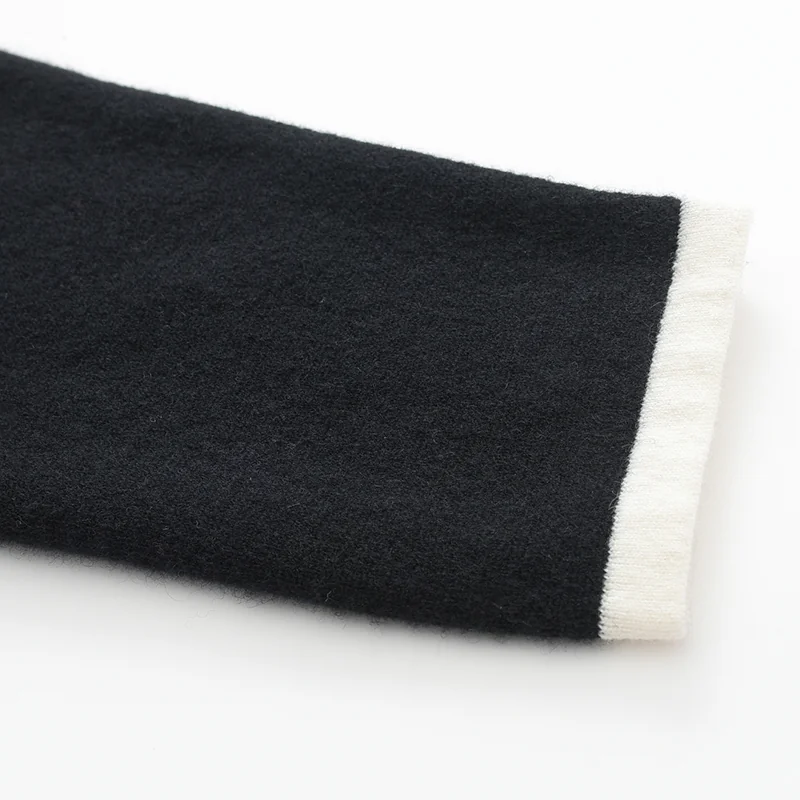 100% Cashmere, Cashmere crew-neck sweater — Black, 14–15.5µm, Cashmere Garment / Women — detail view 4