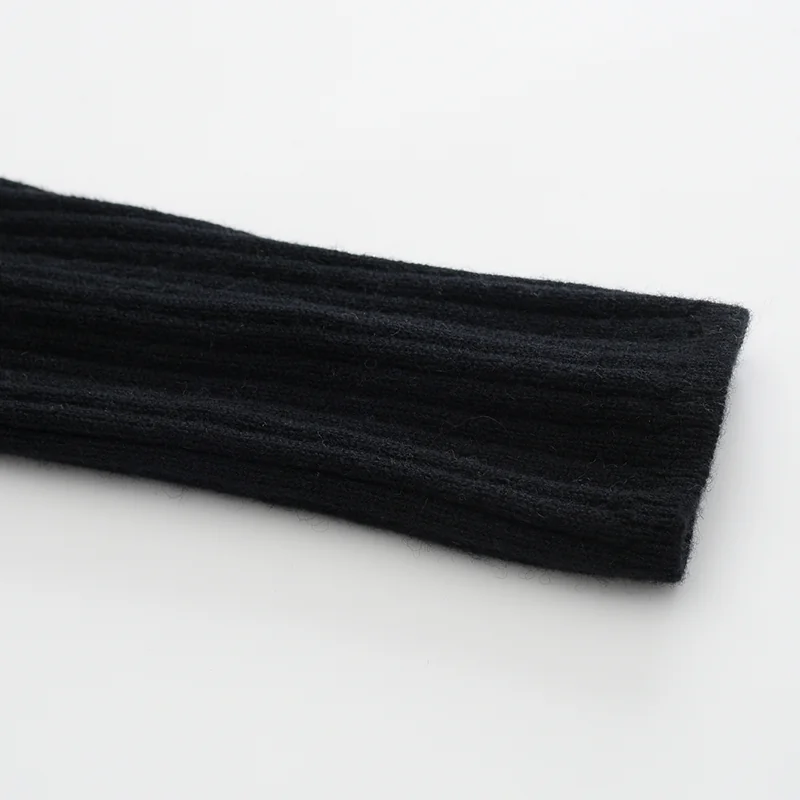 100% Cashmere, Cashmere button-front cardigan, 14–15.5µm, Cashmere Garment / Women — detail view 4