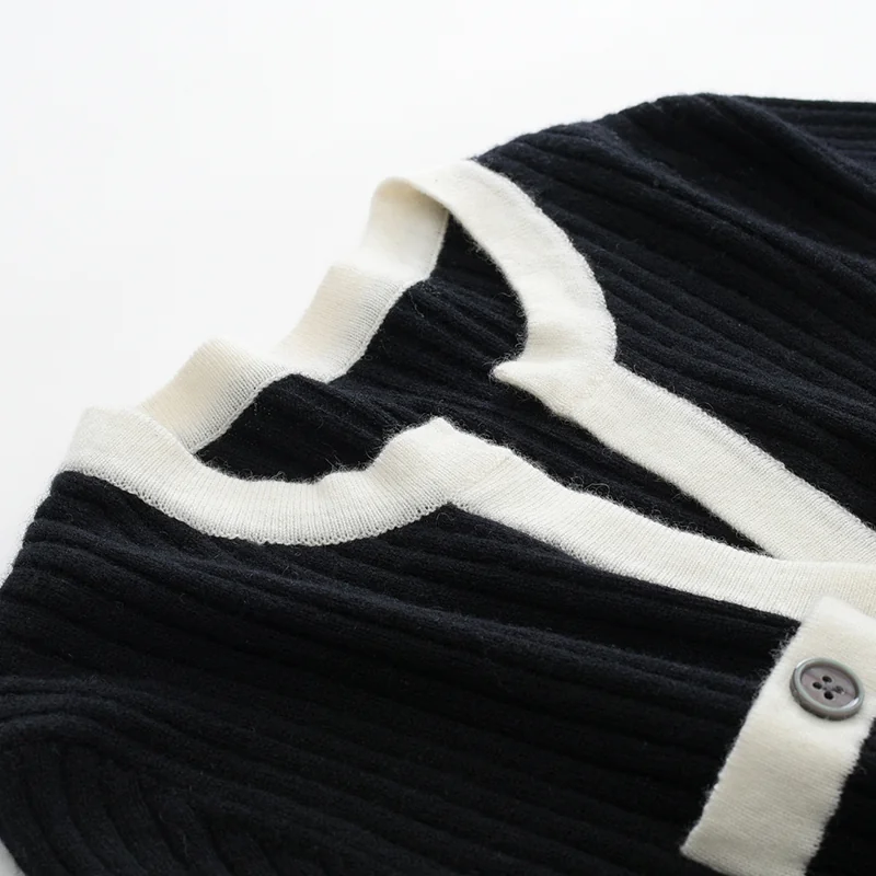 100% Cashmere, Cashmere button-front cardigan, 14–15.5µm, Cashmere Garment / Women — detail view 5
