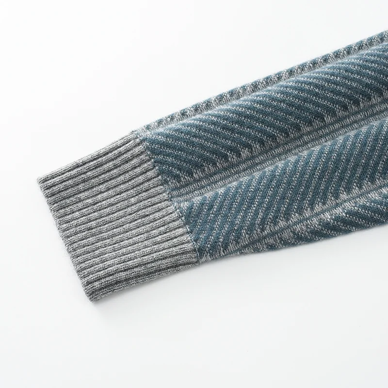 100% Cashmere, Cashmere crew-neck sweater — Grey Striped, 14–15.5µm, Cashmere Garment / Men — detail view 5