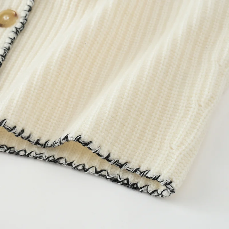 100% Cashmere, Cashmere crew-neck sweater — White, 14–15.5µm, Cashmere Garment / Women — detail view 3