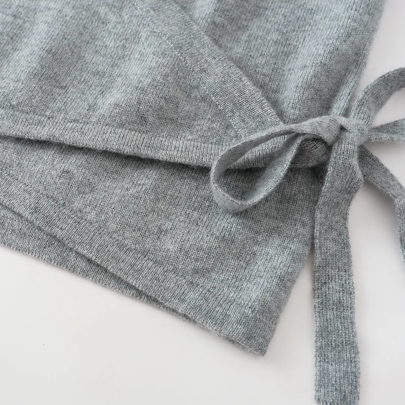 100% Cashmere, Cashmere crew-neck sweater — Grey Colour-block, 14–15.5µm, Cashmere Garment / Women — detail view 5