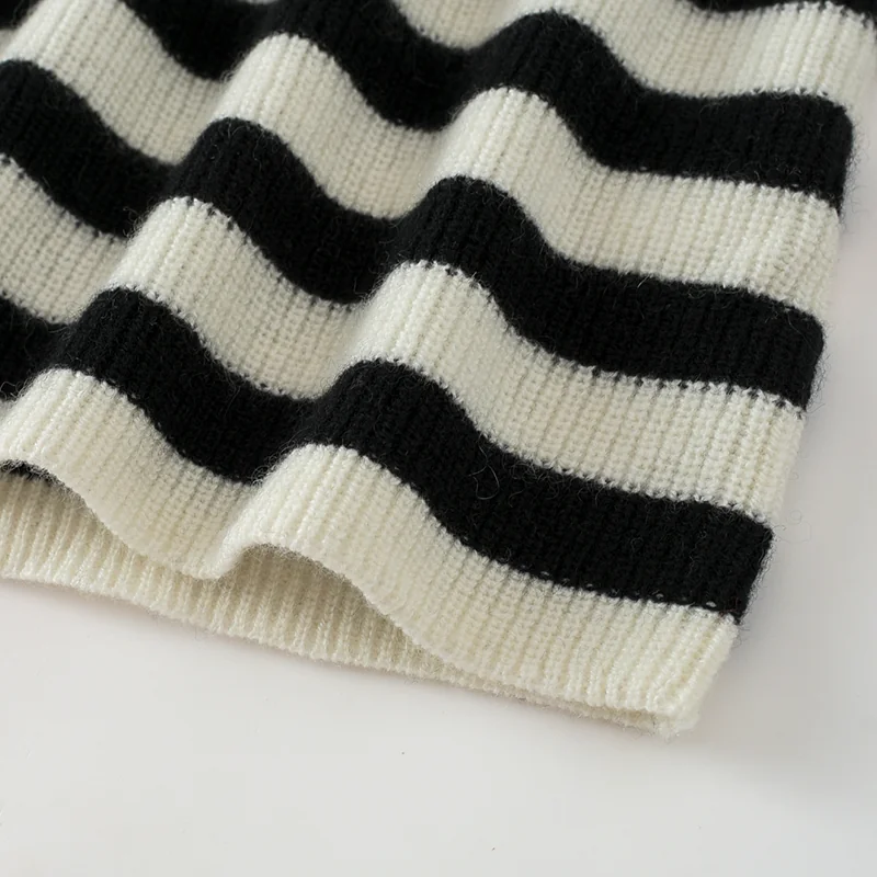 100% Cashmere, Cashmere crew-neck sweater — Camel, 14–15.5µm, Cashmere Garment / Women — detail view 4