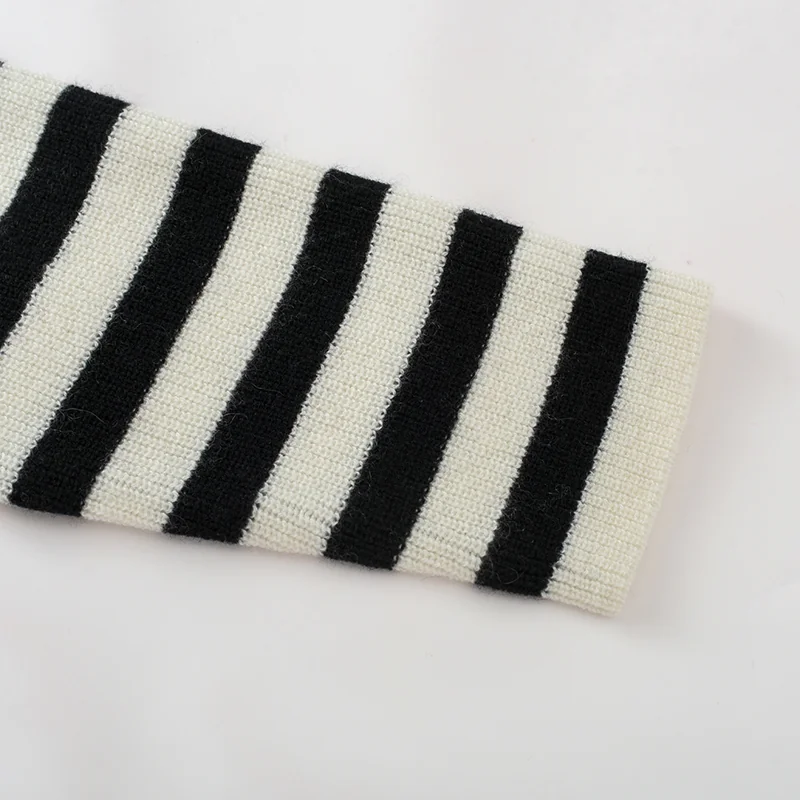 100% Cashmere, Cashmere crew-neck sweater — Camel, 14–15.5µm, Cashmere Garment / Women — detail view 5