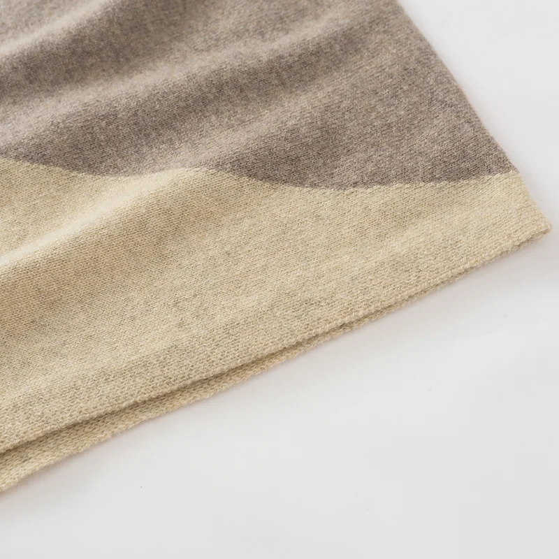 100% Cashmere, Cashmere crew-neck sweater, 14–15.5µm, Cashmere Garment / Women — detail view 4