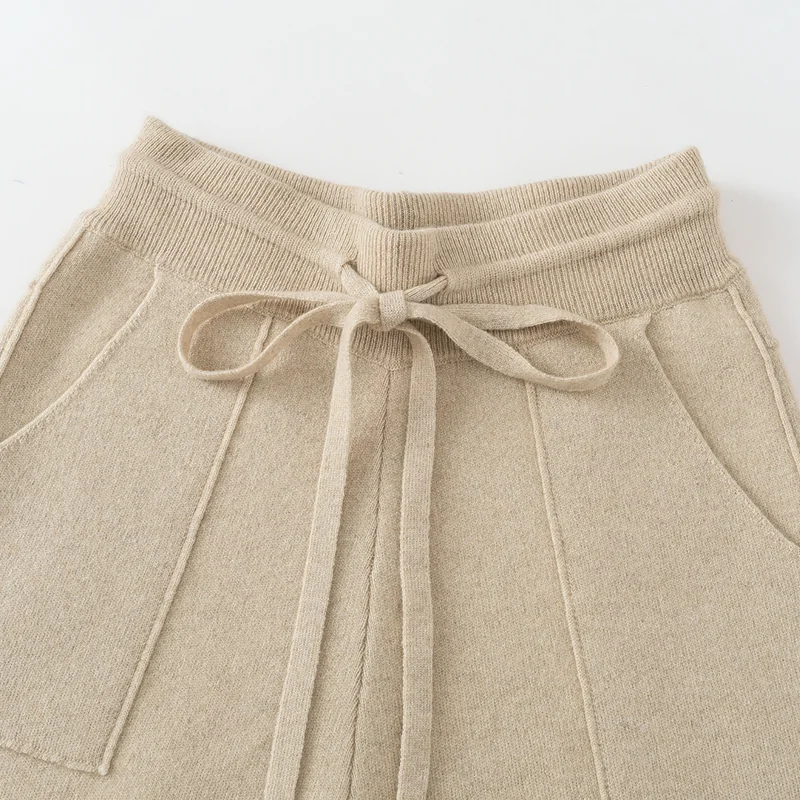 100% Cashmere, Cashmere crew-neck sweater — Beige, 14–15.5µm, Cashmere Garment / Women — detail view 4