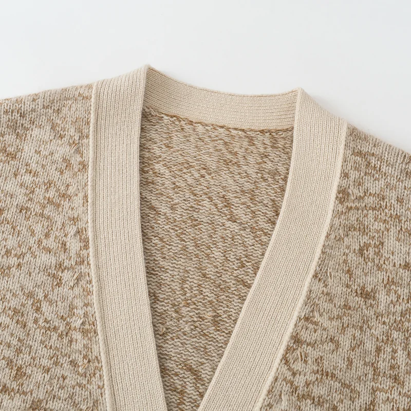 100% Cashmere, Cashmere crew-neck sweater — Beige, 14–15.5µm, Cashmere Garment / Women — detail view 5