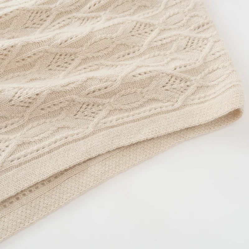 100% Cashmere, Cashmere crew-neck sweater — Beige, 14–15.5µm, Cashmere Garment / Women — detail view 4