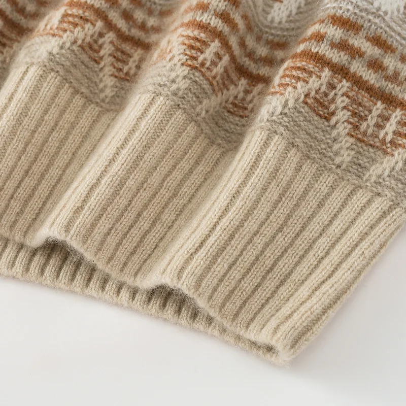 100% Cashmere, Cashmere crew-neck sweater, 14–15.5µm, Cashmere Garment / Women — detail view 3