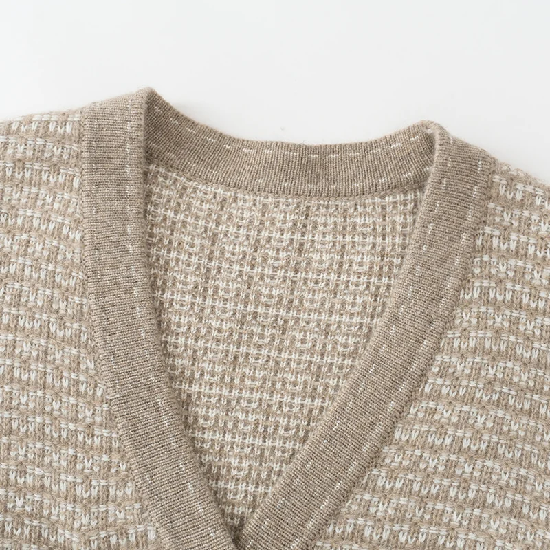 100% Cashmere, Cashmere crew-neck sweater — Camel, 14–15.5µm, Cashmere Garment / Women — detail view 5