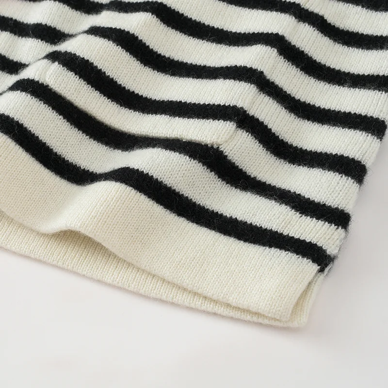 100% Cashmere, Cashmere crew-neck sweater — Black Striped, 14–15.5µm, Cashmere Garment / Women — detail view 3