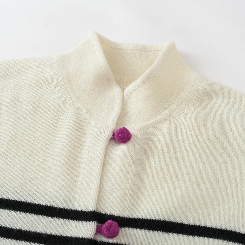 100% Cashmere, Cashmere crew-neck sweater — Black Striped, 14–15.5µm, Cashmere Garment / Women — detail view 5