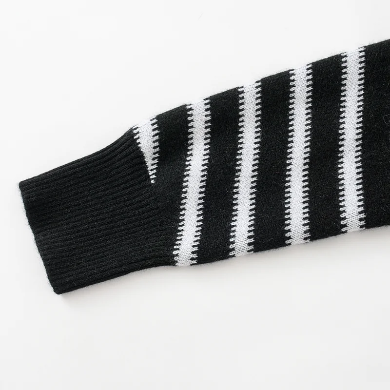 100% Cashmere, Cashmere crew-neck sweater — Black Striped, 14–15.5µm, Cashmere Garment / Women — detail view 4