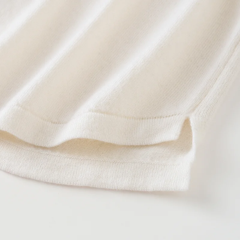 100% Cashmere, Cashmere crew-neck sweater — White, 14–15.5µm, Cashmere Garment / Women — detail view 4