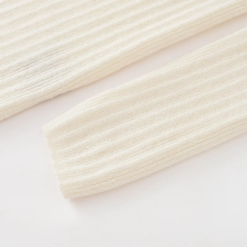 100% Cashmere, Cashmere crew-neck sweater — White, 14–15.5µm, Cashmere Garment / Women — detail view 5