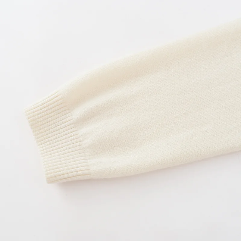 100% Cashmere, Cashmere crew-neck sweater — White, 14–15.5µm, Cashmere Garment / Women — detail view 5