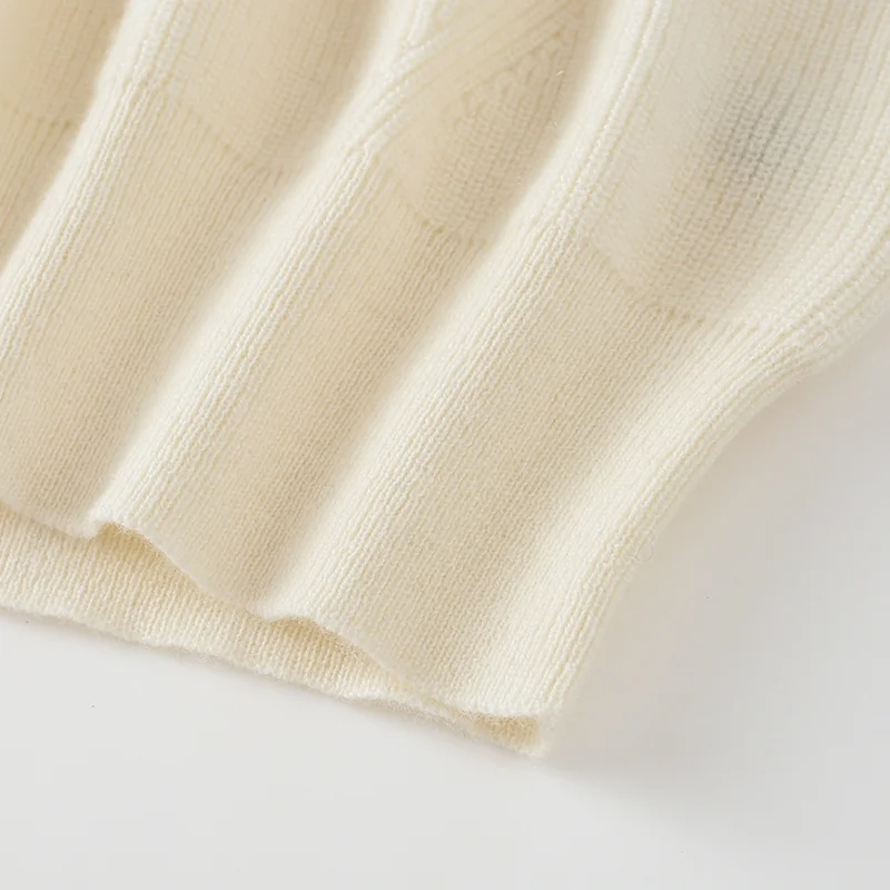 100% Cashmere, Cashmere crew-neck sweater — White, 14–15.5µm, Cashmere Garment / Women — detail view 5