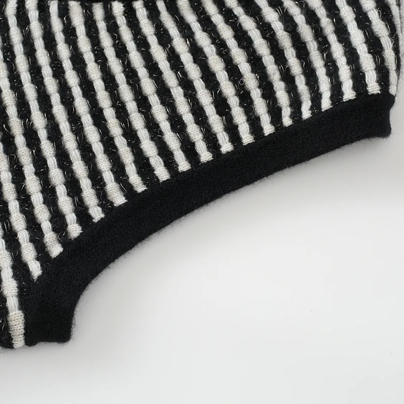 100% Cashmere, Cashmere sleeveless vest — Black Striped tank, 14–15.5µm, Cashmere Garment / Women — detail view 4