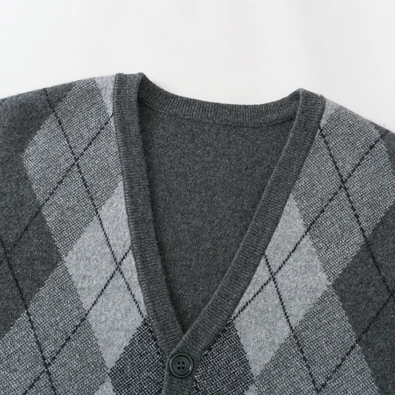 100% Cashmere, Cashmere sleeveless vest — Grey Sleeveless vest, 14–15.5µm, Cashmere Garment / Men — detail view 5