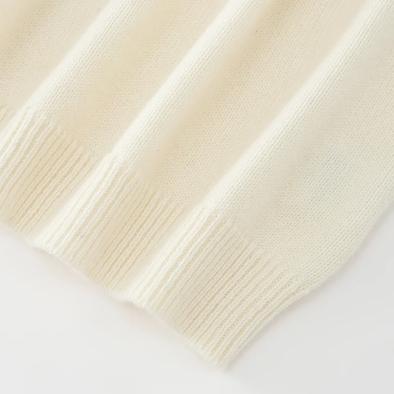 Cashmere V-neck pullover with side slits